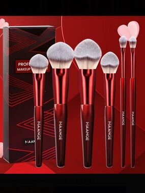 NIB— MAANGE Red 6-Piece Women's Heart Shaped Makeup Brush Set